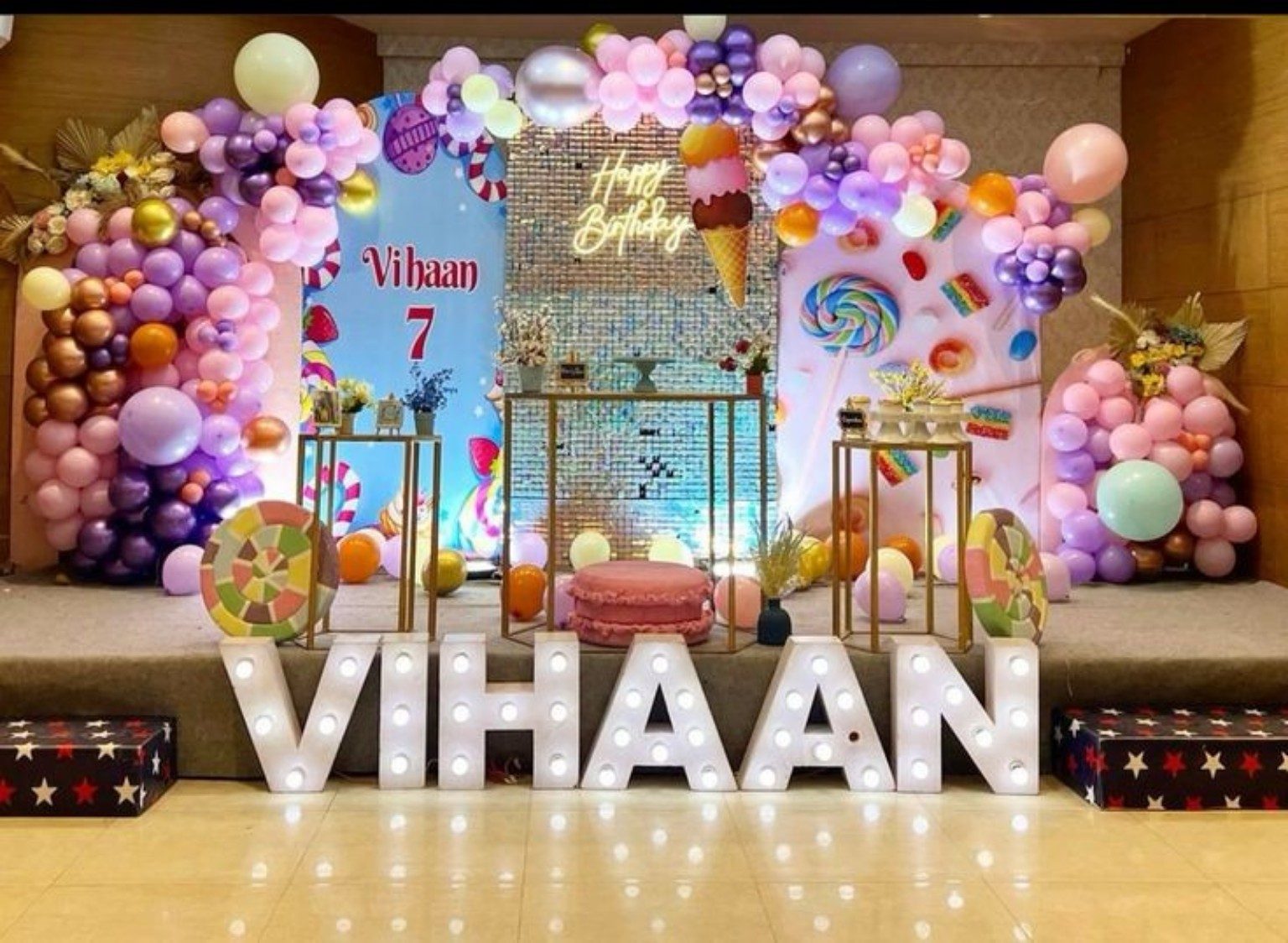 Colourful candy-themed birthday decoration with balloon arch